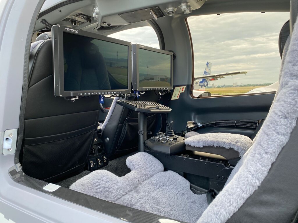 Two 17" HD rugged monitors from Viewpoint installed in a DA42MPP from Diamond Aircraft. 